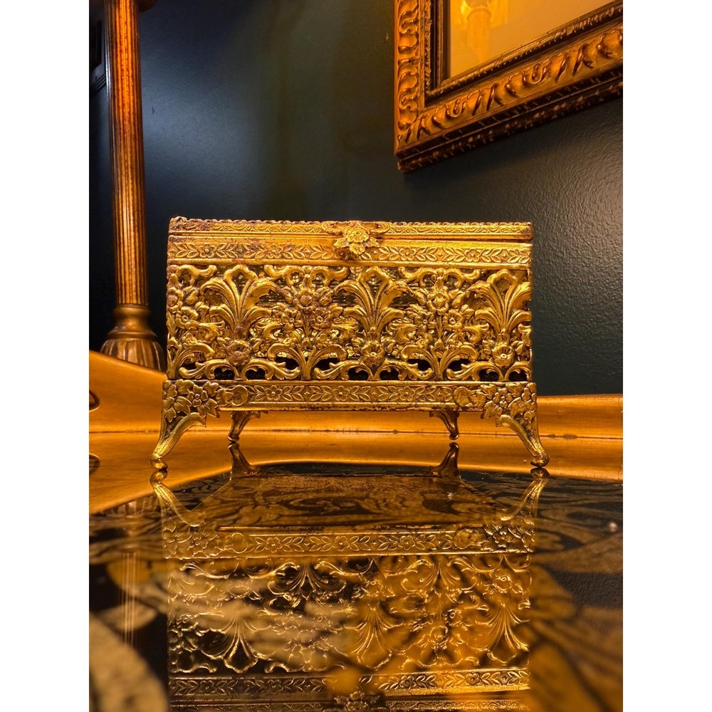 Vintage Gold Filigree Jewelry Casket with Glass Lid & Velvet Interior - Picture 12 of 17